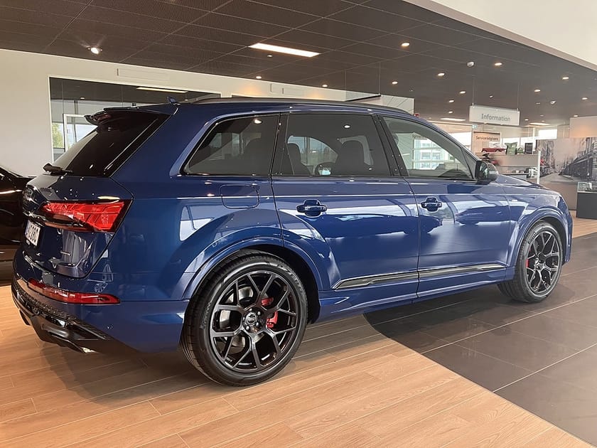 Bild 3 av Audi Q7 60 TFSI e quattro SUV TFSIe 490hk Selection Black Carbon HUD