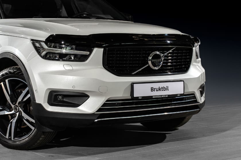 Bilde 2 av Volvo XC40 R-Design|P.varmer|Krok|360|LED|El.seter m/minne|190hk|