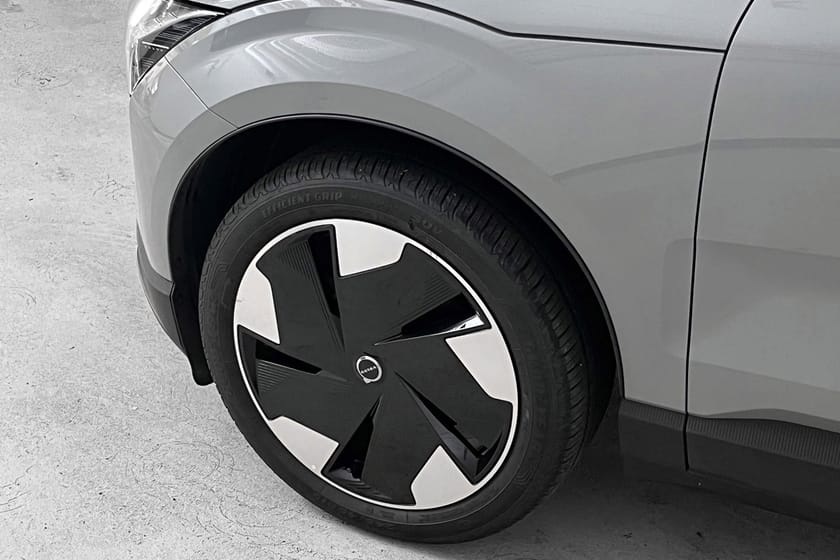 Bilde 5 av Volvo EX30 Single Motor Extended Range Ext. Plus PILOT.ASSIST|V.PUMPE|ACC|H&K|19"