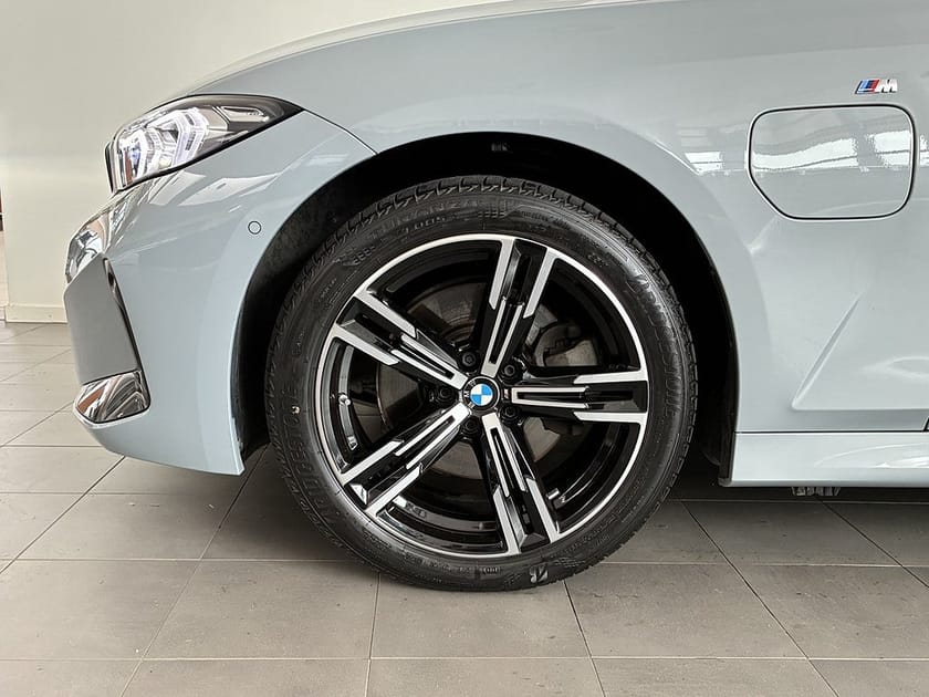 Bild 4 av BMW 330e xDrive Sedan M Sport 18" Rattvärme Park Assist