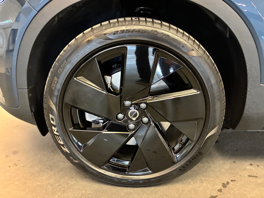 Bild 5 av Volvo EX40 Single Motor Extended Range M R Ultra Black SE / Keyless / Panoramatak / BLIS / Harman/Kardon /