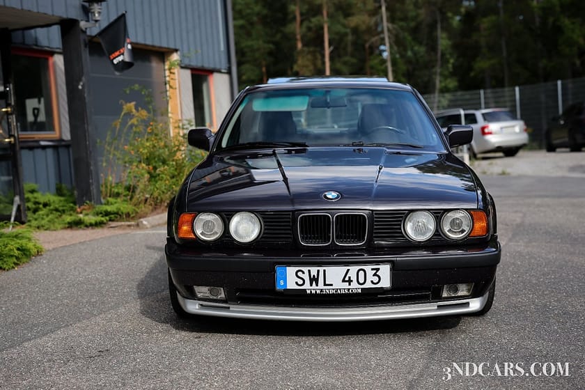 Bild 3 av BMW M5 Sedan E34 315hk Skinnklädsel Taklucka Nybesiktad