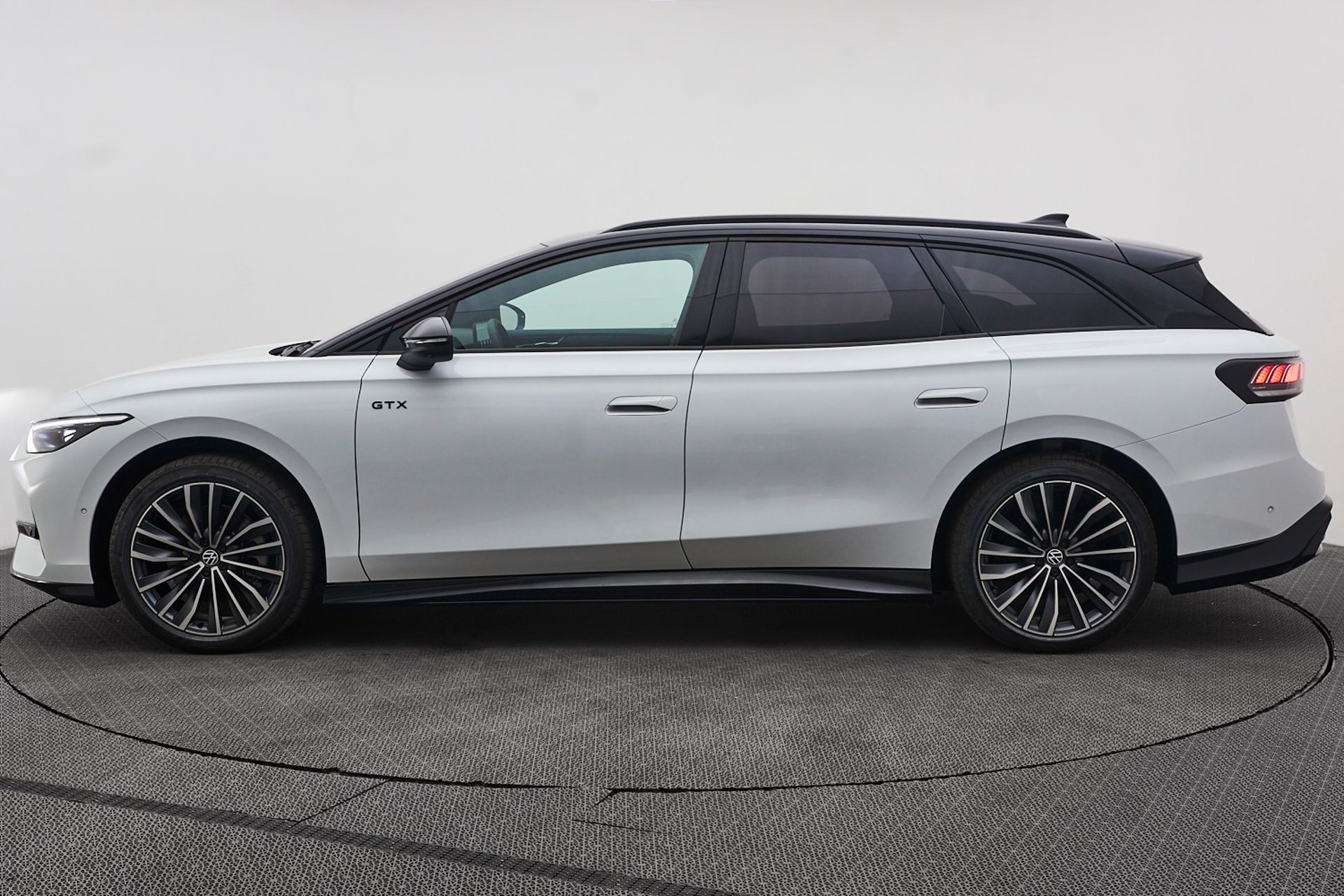 Volkswagen ID.7 GTX Tourer 2027, bild 2/10