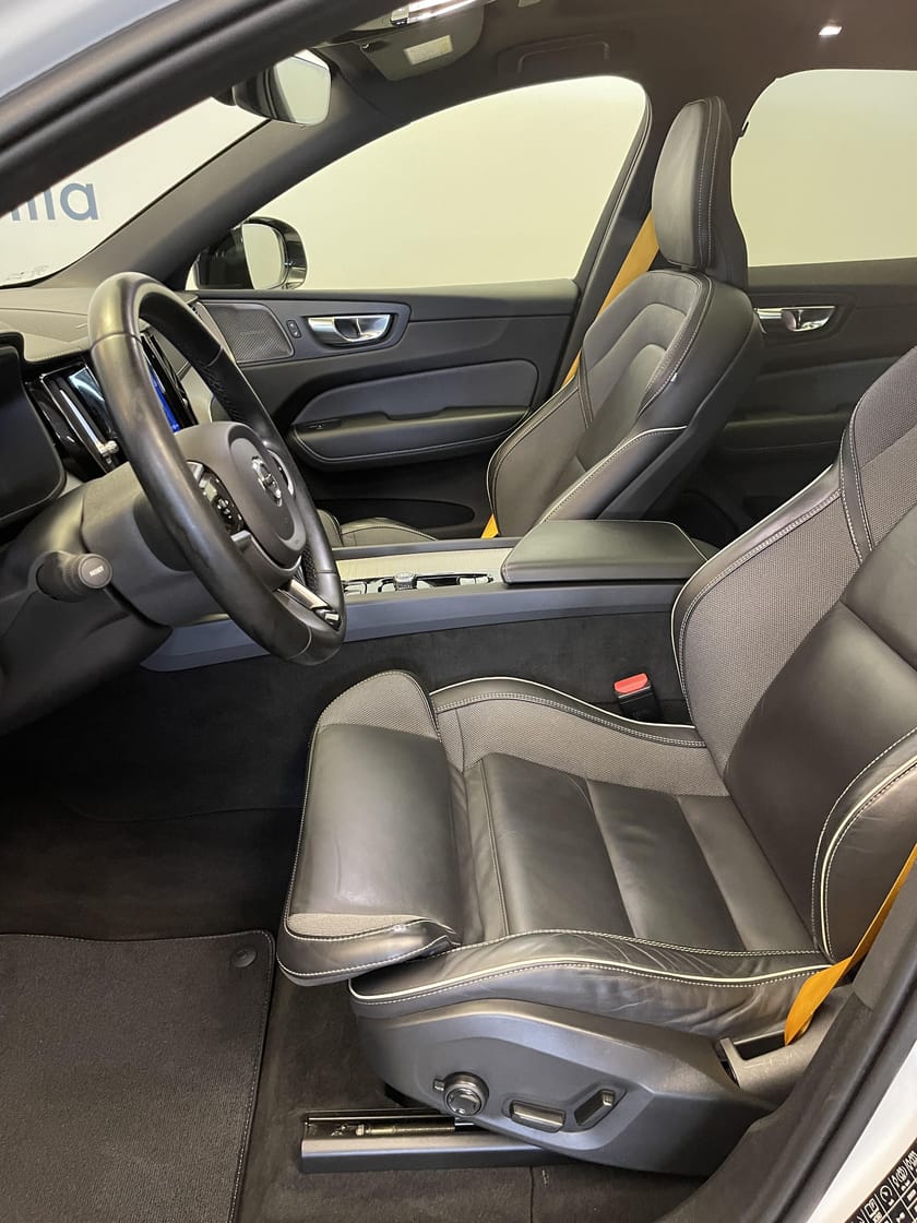 Bild 5 av Volvo XC60 T8 AWD Recharge Polestar Engineered / Dragkrok / Head Up Display / Backkamera /