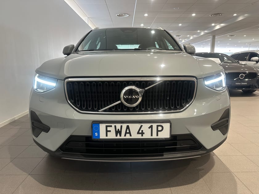 Bild 2 av Volvo XC40 B4 FWD Bensin Core SE / Sensorer bak/ Navigation / Backkamera / Dragkrok /