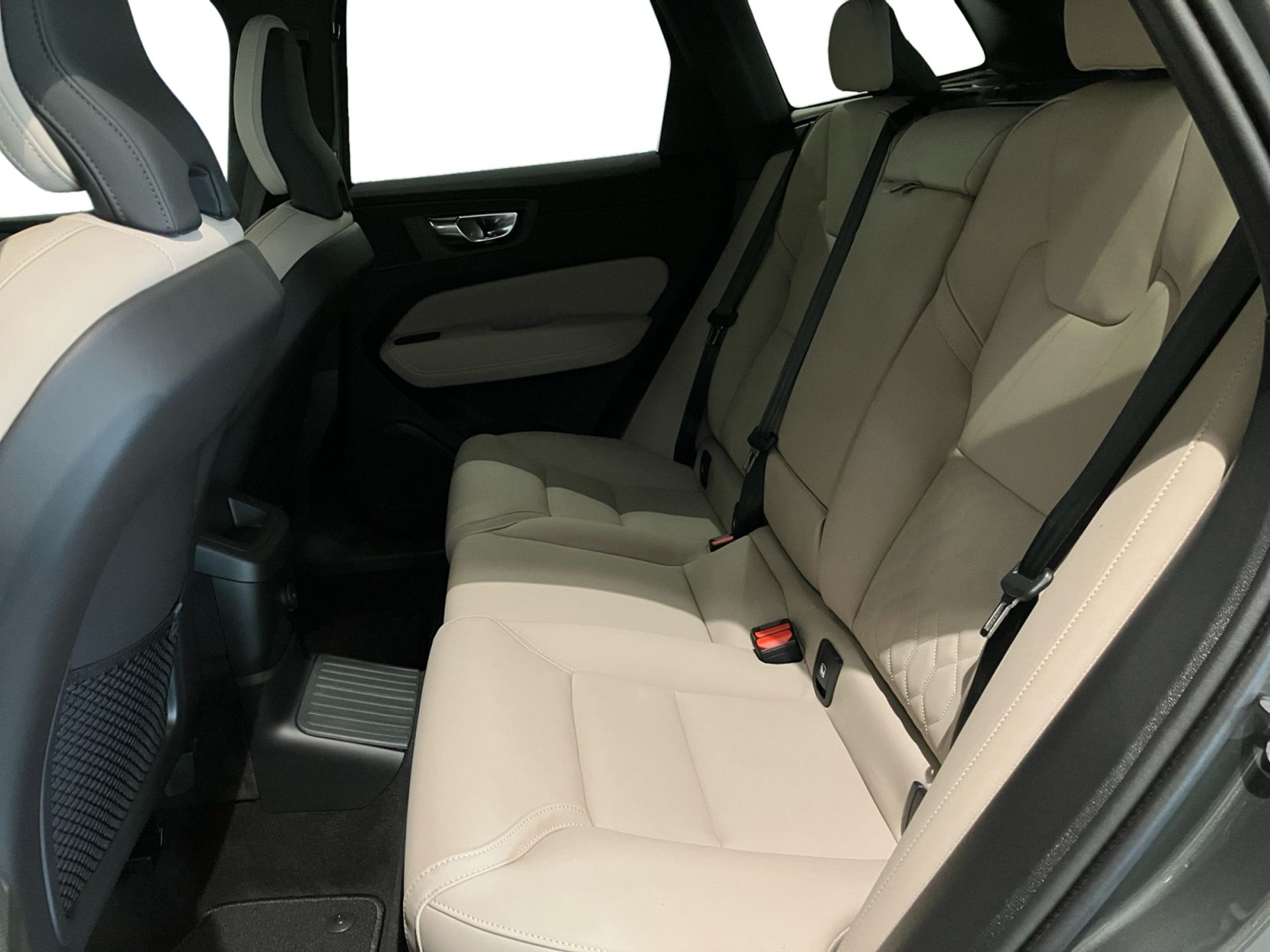 Volvo XC60 T6 Plug-In Hybrid AWD 2027, bild 6/10