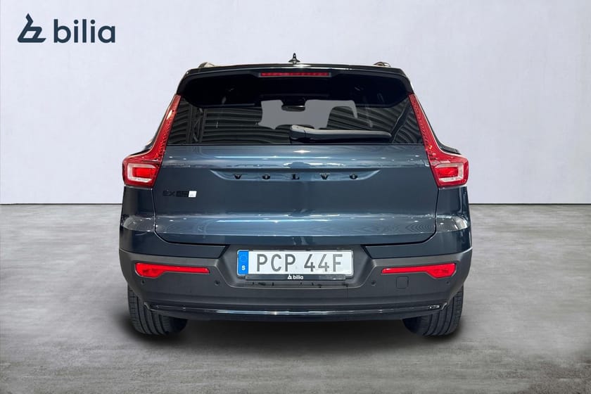 Bild 5 av Volvo EX40 Twin Motor Performance UltraBlackSE Mörkt tonade rutor Strålkastare Pixel Tech Panoramaglastak Parkeringskamera 360 HarmanKardon