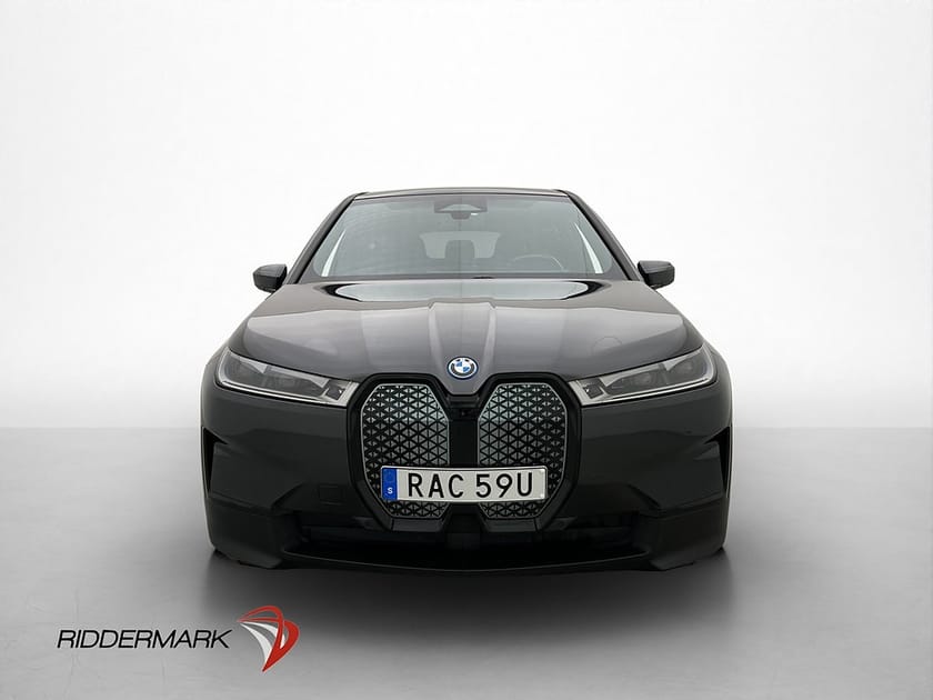 Bild 2 av BMW iX xDrive40 Skylounge Luftfjä Soft Close Laser H/K Drag