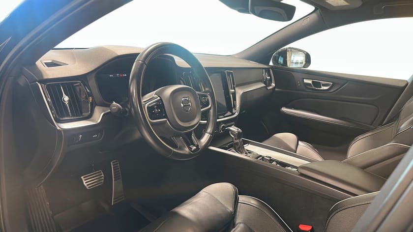 Bild 4 av Volvo V60 R-Design Backkamera Navi Skinn 3,95% räntekampanj