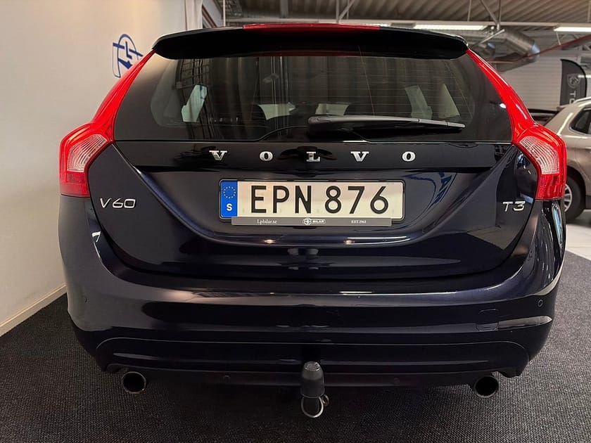 Bild 4 av Volvo V60 T3 Kinetic | Dragkrok | VOC | Rattvärme |  NY KAMREM