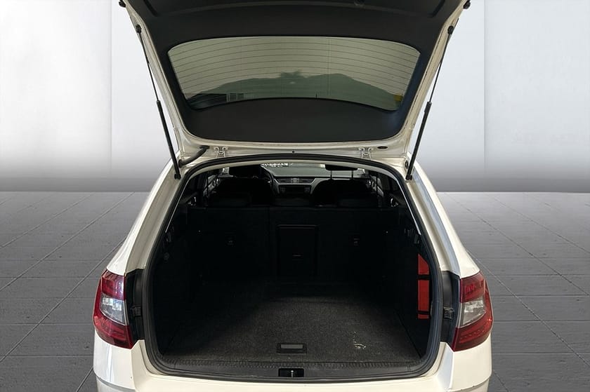 Bild 5 av Škoda Octavia Kombi 1.0 TSI Aut Ambition Clima FrontAssist Pekskärm MOMS 115hk