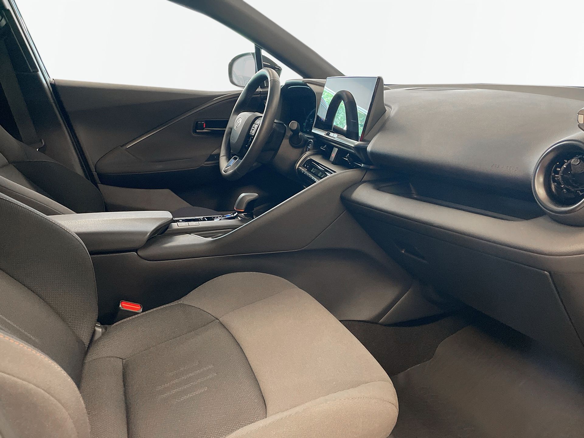 Toyota C-HR Hybrid 2025, bild 6/10