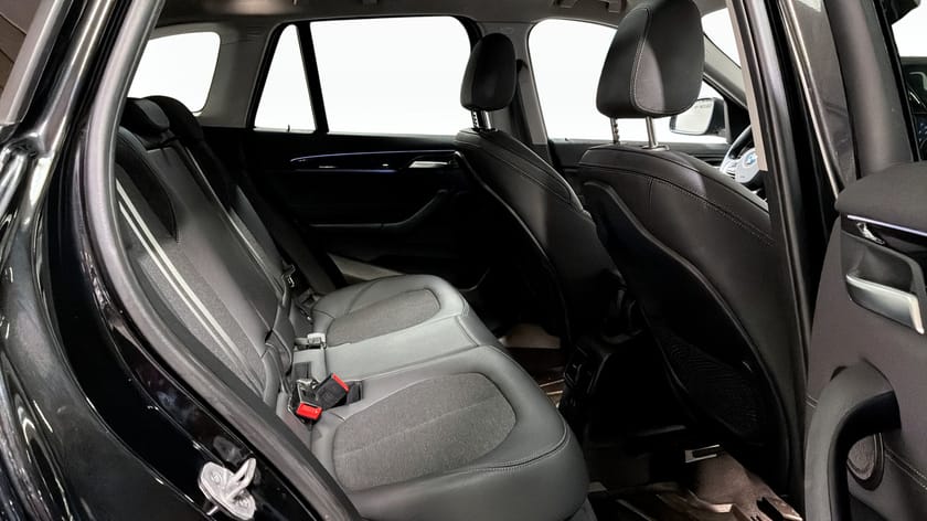 Bild 5 av BMW X1 xDrive25e HUD  Panorama Drag Backkamera