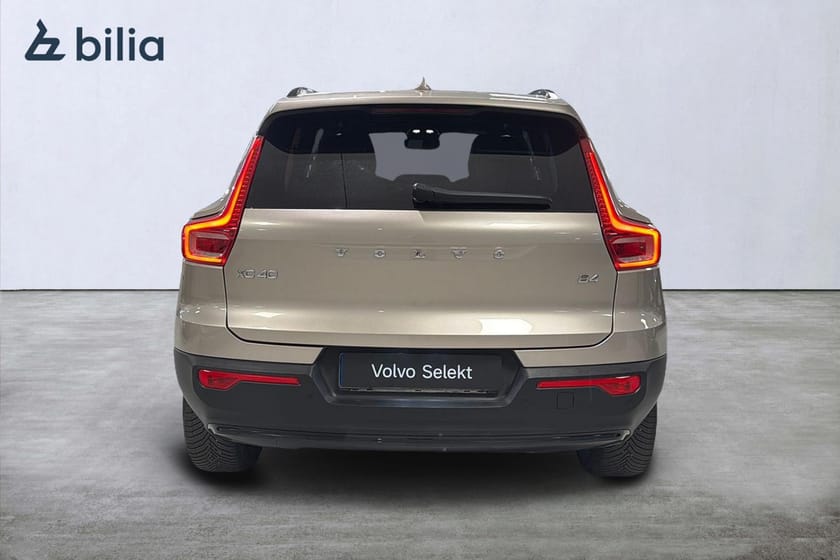 Bild 5 av Volvo XC40 B4 FWD Bensin Plus Dark | HarmanKardon | Klimatpaket | Tonade rutor
