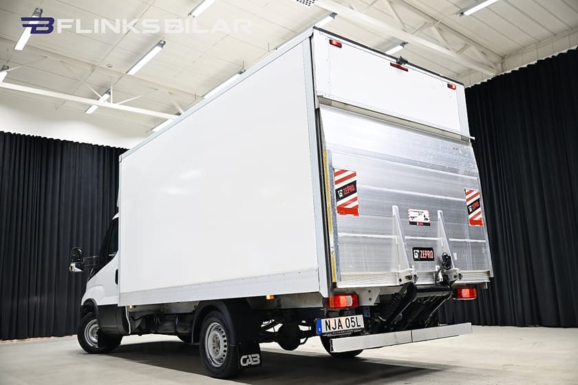 Bild 4 av Iveco Daily 35-140 Chassi Cab 136HK Automat|Volymskåp|Bakgavellyft|Sidodörr|Lågmil