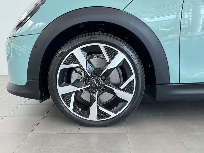 Bild 5 av MINI Cooper S Aut Classic Trim H/K HUD Rattvärme Nav Backkamera