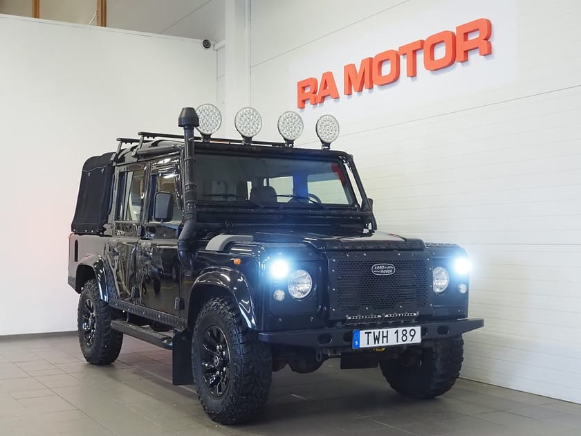 Bild 1 av Land Rover Defender 110 Dubbelhytt Pick Up 4x4 TD5 Black Edition Snorkel Extraljus Drag Pick-Up