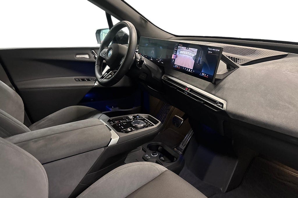BMW iX xDrive60, 544ps, 2025