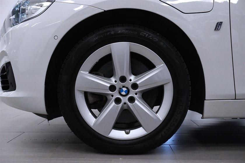 Bild 2 av BMW 225xe Active Tourer Plug In Hybrid Navi Backkamera HiFi HUD