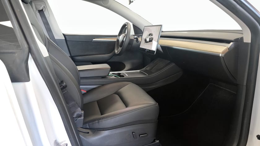 Bild 3 av Tesla Model Y Standard Range RWD Y/Standard Range/Kamera/Dator för FSD/Premium Ljud