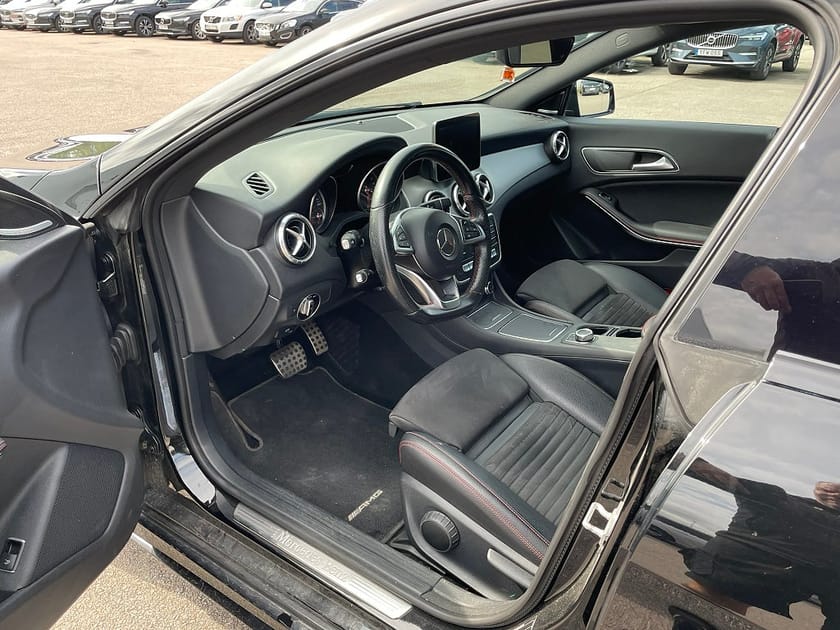 Bild 5 av Mercedes-Benz CLA 250 SEDAN 211HK AMG