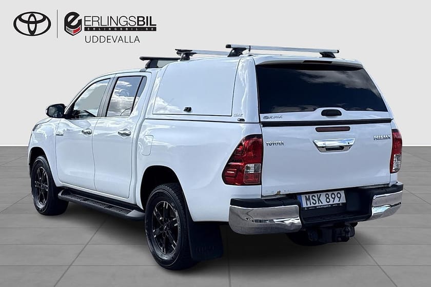 Bild 2 av Toyota Hilux Dubbelhytt 2.4 D AUTOMAT D-CAB / SKINN / KÅPA / VÄRMARE / MOMSBIL
