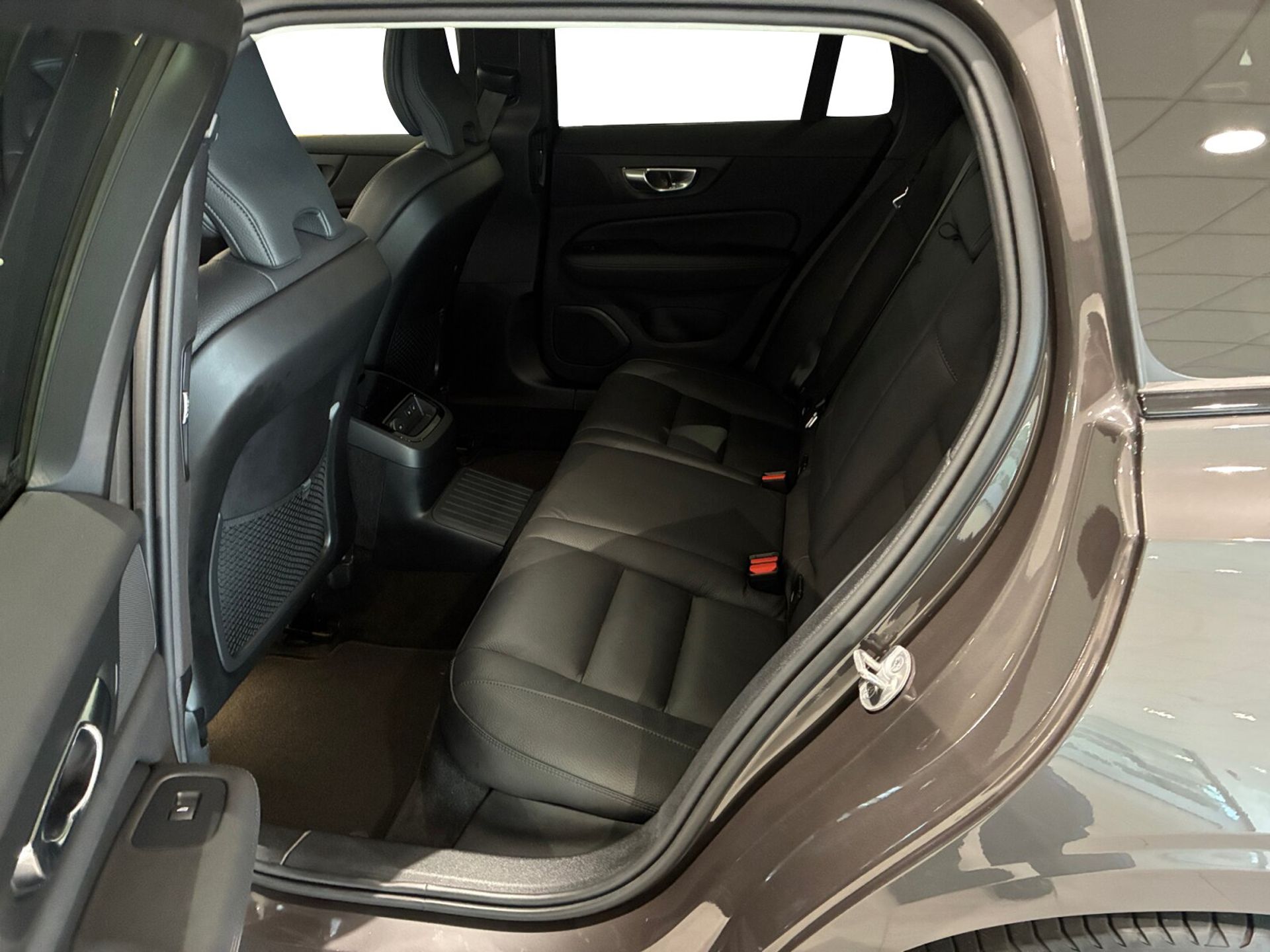 Volvo V60 T6 Plus Dark Nordic Edition 2025, bild 7/10