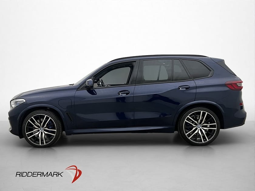 Bild 4 av BMW X5 xDrive45e iPerformance 394hk M-Sport Pano B&W HuD Luftfjäd.