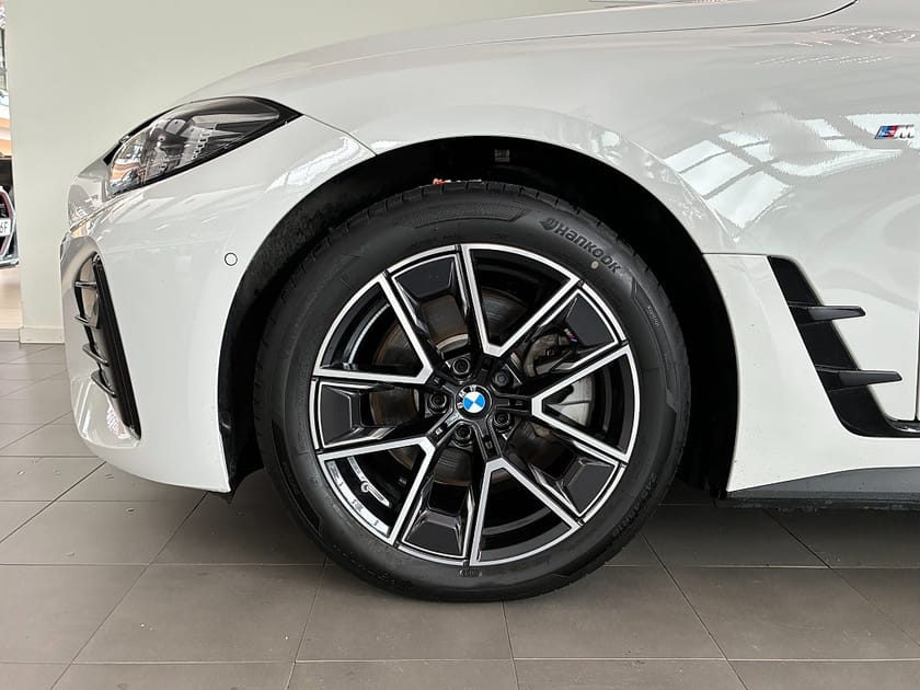 Bild 4 av BMW i4 eDrive40 Gran Coupé M-Sportpaket  Driving Assistant Drag