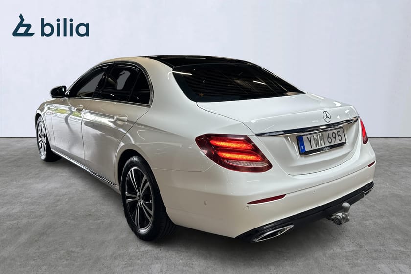 Bild 3 av Mercedes-Benz E 220 d 4MATIC Sedan Panorama Värmare Drag Carplay