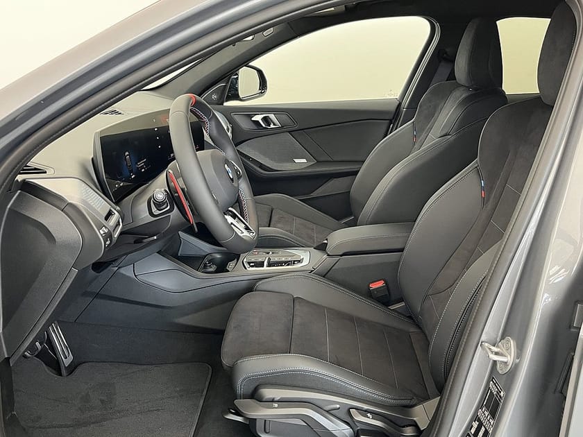 Bild 5 av BMW M135 xDrive M135i fr. 4.395 kr/mån H/K 18" Rattvärme Sportstolar