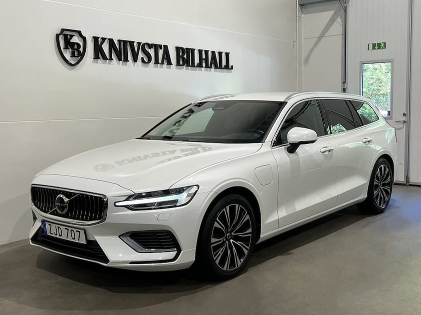 Bild 1 av Volvo V60 Recharge T6 AWD Core Edition Moms BLIS Drag 350hk