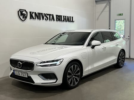 Volvo V60 Recharge T6 AWD Core Edition Moms BLIS Drag 350hk
