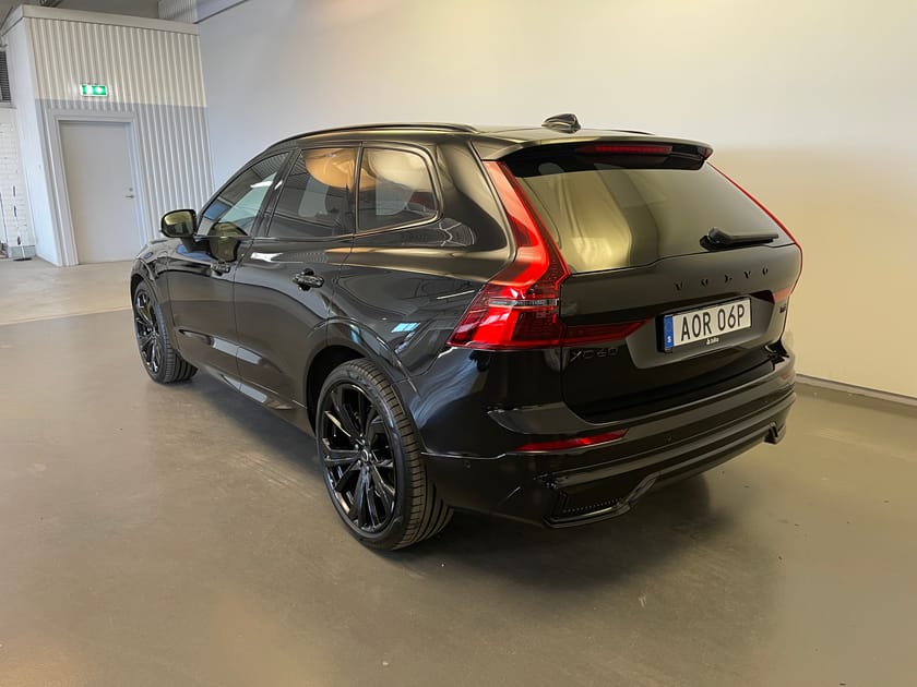 Bild 2 av Volvo XC60 T8 Plus Black Nordic Edition/ Navigation/ Panoramatak/ Massage stol/ Bower & Wilkins/ 10.000kr Tillbehör/