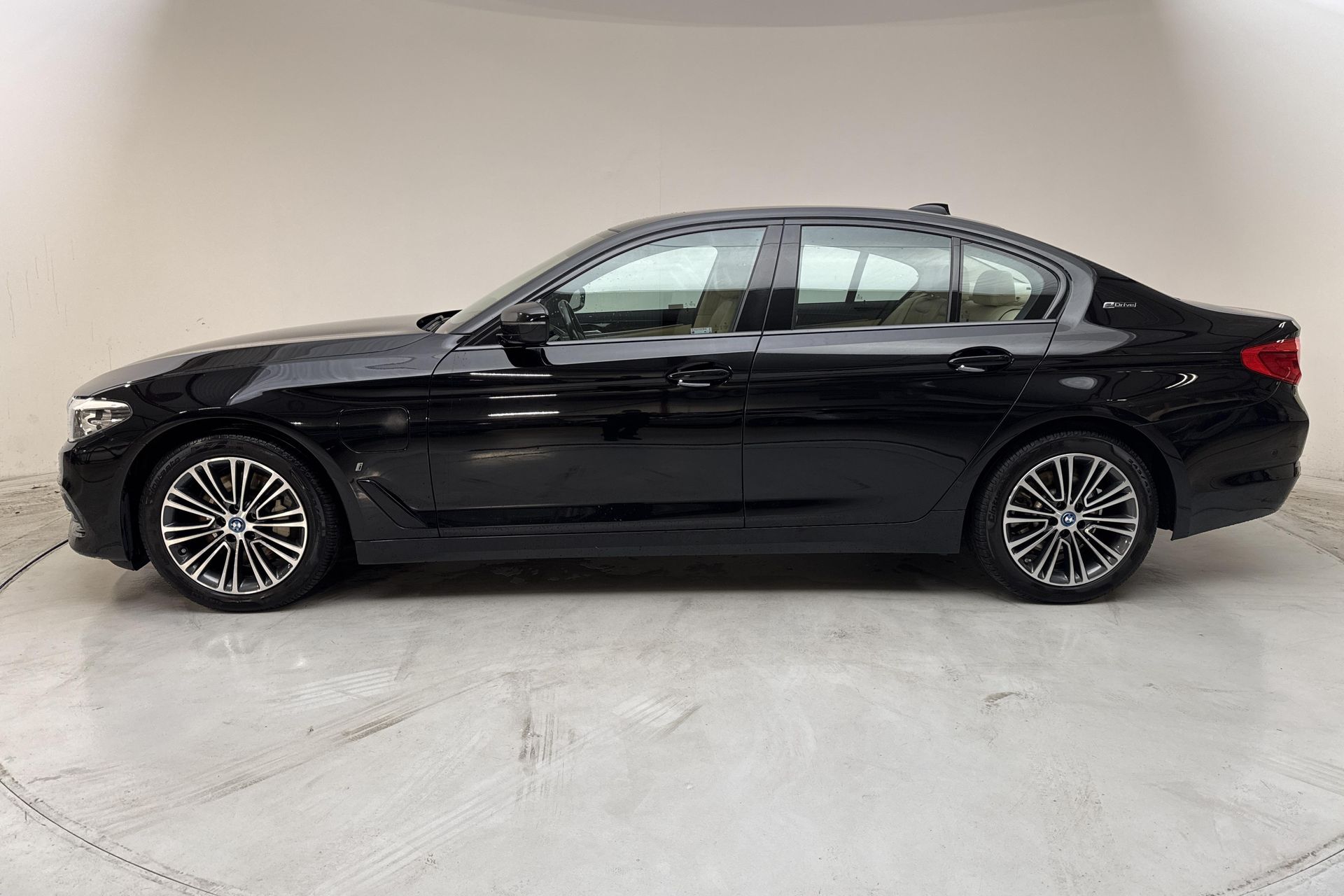 BMW 530 e iPerformance Sedan Steptronic 2019, bild 2/10