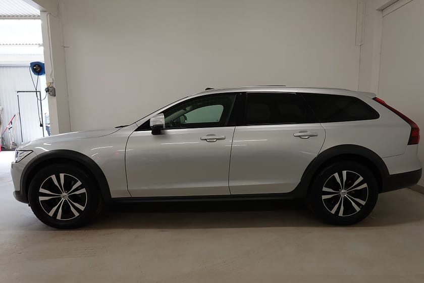 Bild 3 av Volvo V90 Cross Country B4 AWD Panorama BLIS D-Värme Drag Kamera Adap-F