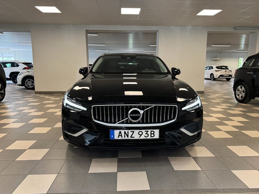 Bild 3 av Volvo V60 Recharge T6 AWD Helskinn Inscription CarPlay Drag VOC