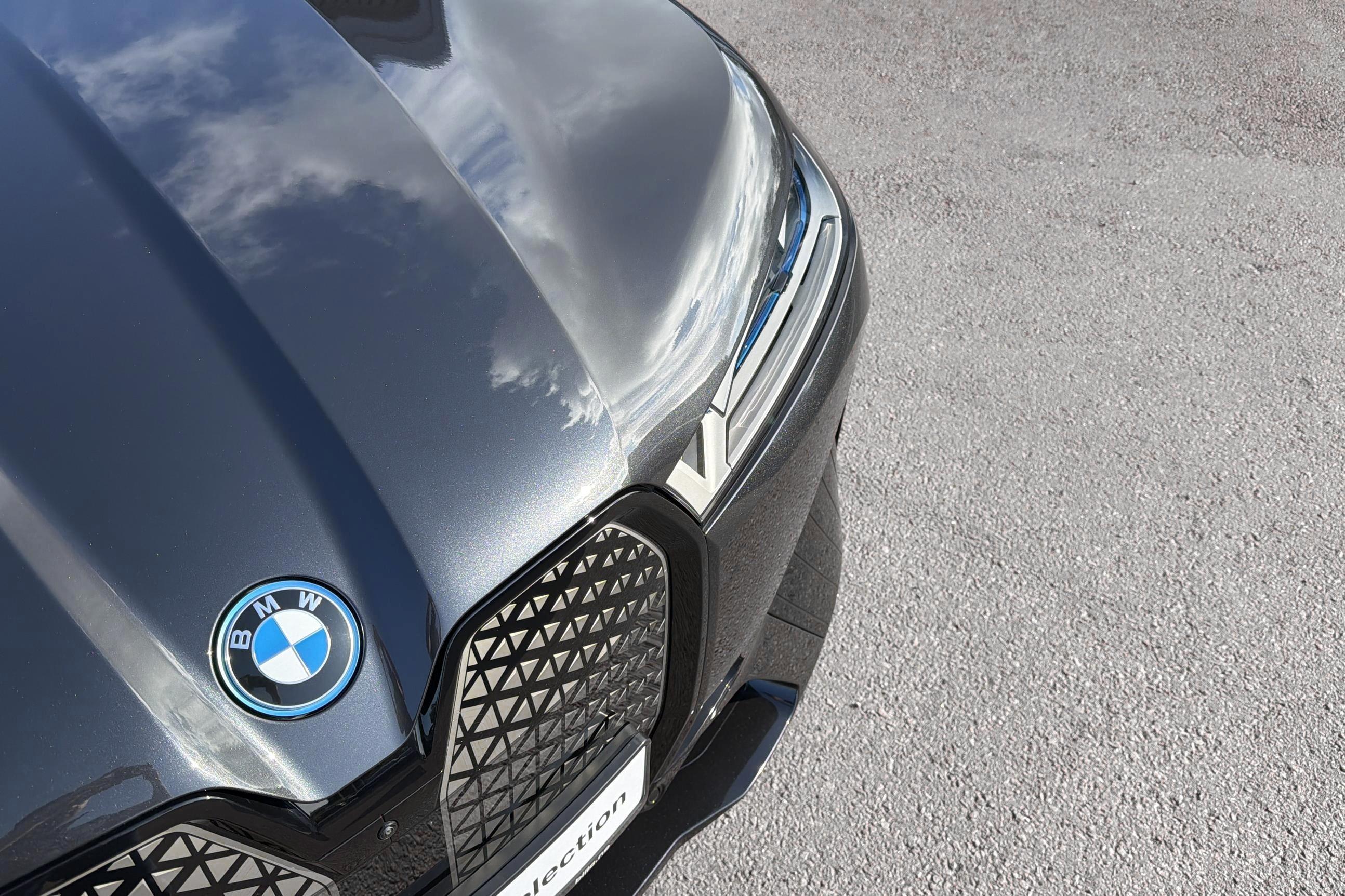 BMW iX xDrive40, 326hk, 2022