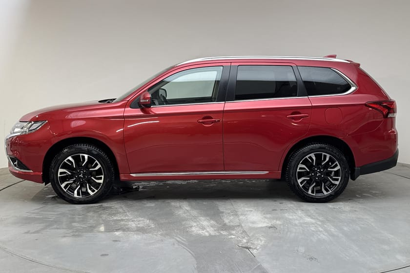 Bild 2 av Mitsubishi Outlander PHEV CVT 203hk B-kamera Drag P-Sensorer