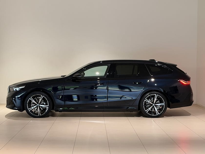 Bild 2 av BMW 530e xDrive Touring xDrive, Driving Pro, Parking Plus, Harman Kardon, 20"