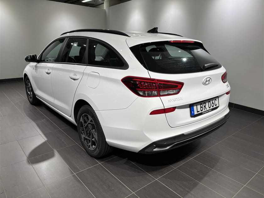 Bild 2 av Hyundai i30 Kombi 1.0 T-GDi Essential Aut Kamera LED Rattvärme