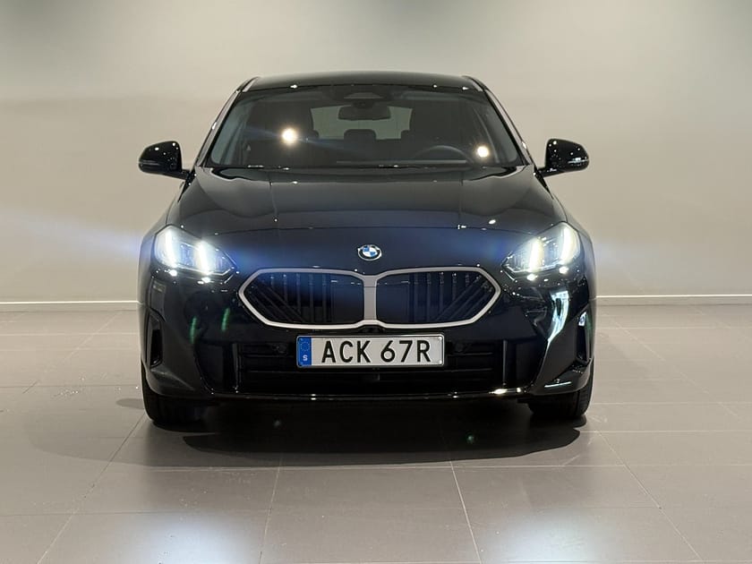 Bild 2 av BMW 120 Aut Tonade rutor Backkamera Rattvärme 17"