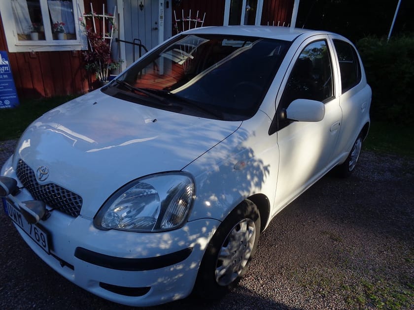 Bild 4 av Toyota Yaris 5-D 1.0 NYBES U.A./NYSERV/END. 10600 MIL/AC/MVG/FINANS