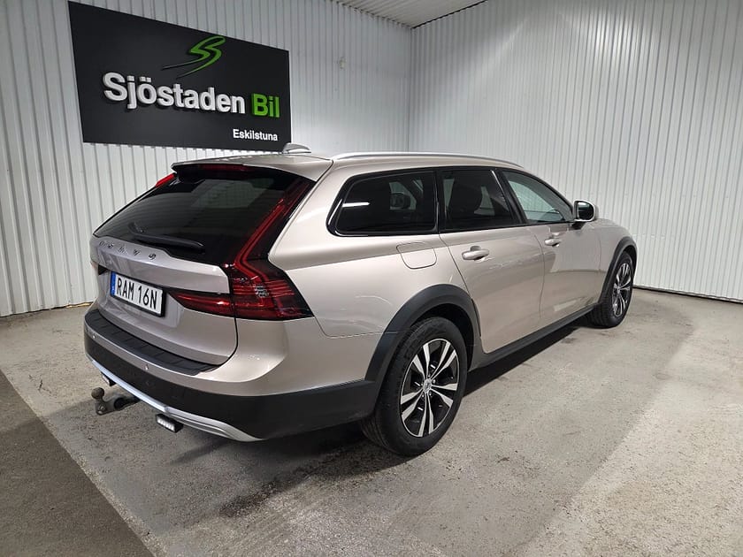 Bild 4 av Volvo V90 Cross Country B4 AWD Automat Bränslevärmare Dragkrok Backkamera