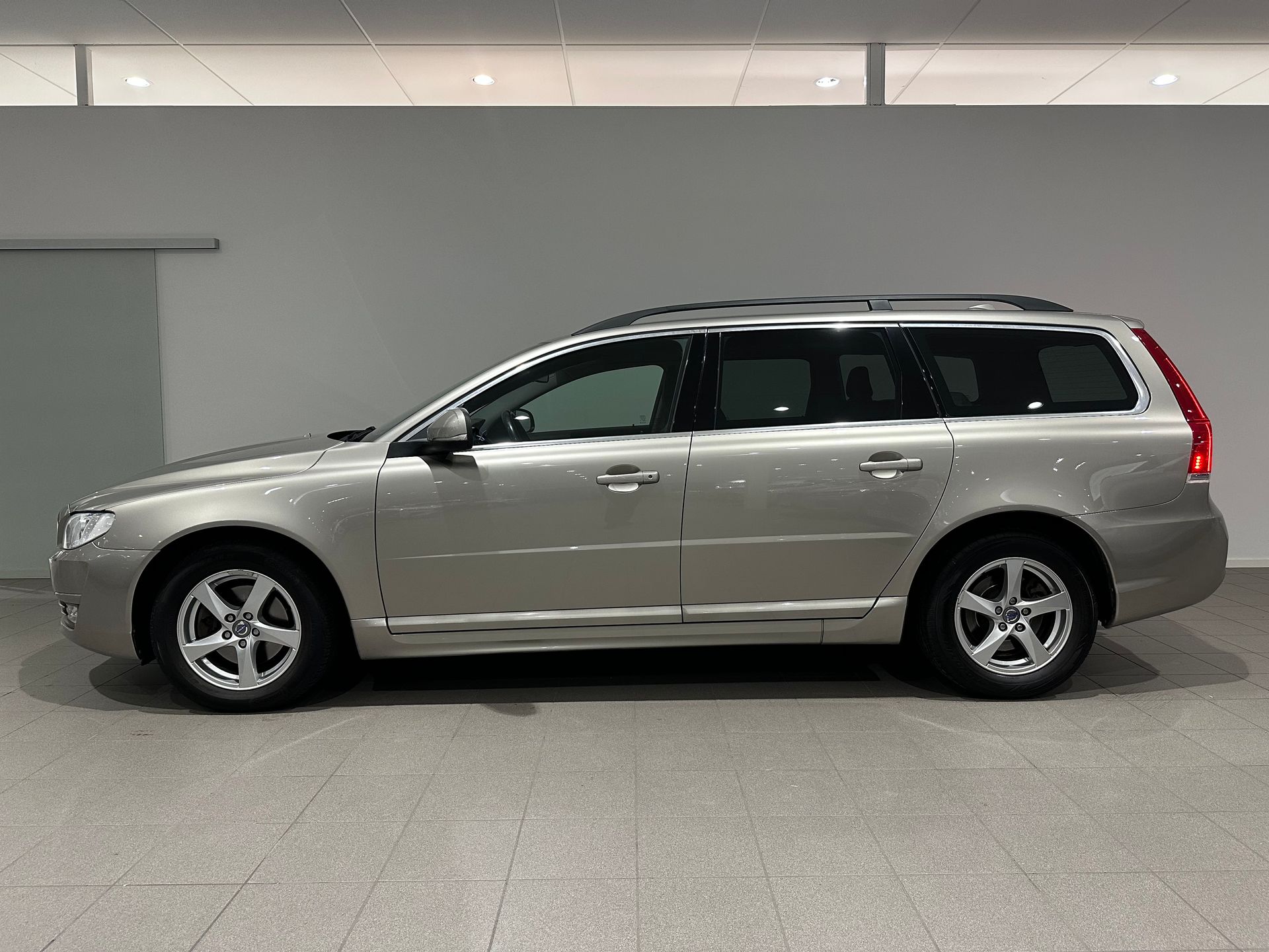 Volvo V70 D4 Momentum 2015, bild 3/10