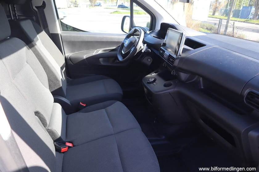 Bild 5 av Peugeot Partner Utökad Last 1.5 BlueHDi Pro 130 hk 3 sit Drag Svensksåld