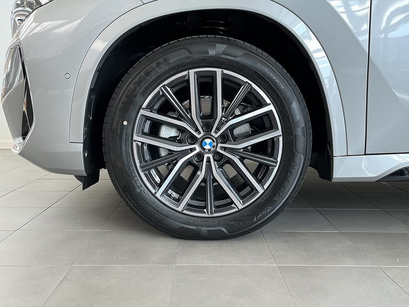 Bild 4 av BMW X1 sDrive18i M Sport Drag TonadeRutor Rattvärme ParkAssist