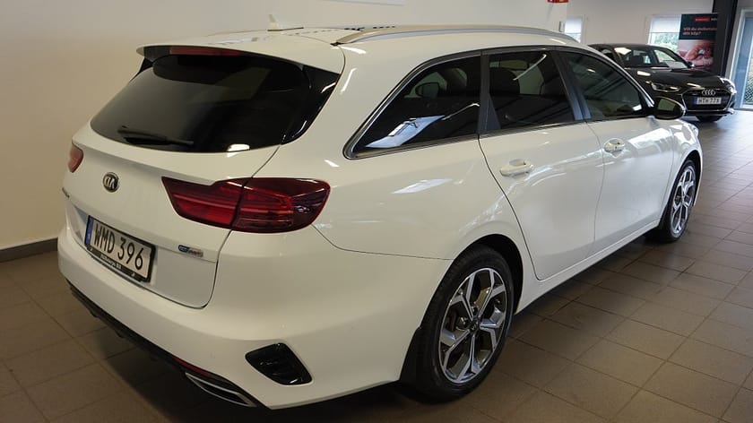 Bild 3 av Kia Ceed Sportswagon Plug-in Hybrid /Plug-in Hybrid/Drag/PANORAMA/Läder/Bra utrustad/