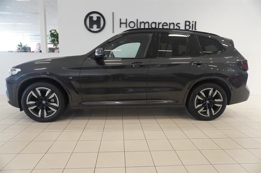 Bild 3 av BMW iX3 M Sport Charged Drag Tonade Rutor