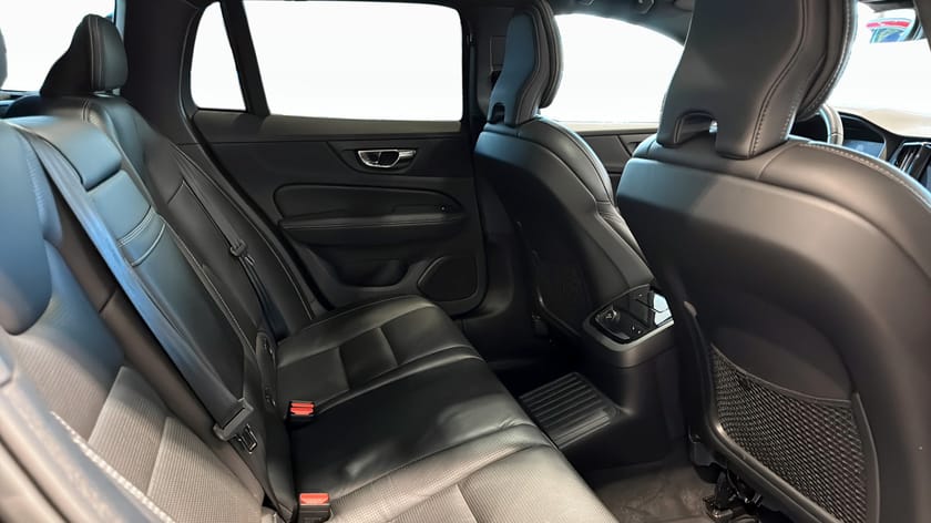 Bild 5 av Volvo V60 Recharge T6 AWD R-Design 340hk Stylingpaket H&K Panorama